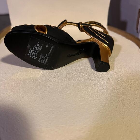 Just the Right Shoe Rising Star - Picture 11 of 13